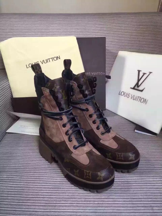 Louis Vuitton Palm Canyon Desert Boots in Khaki 1A157D