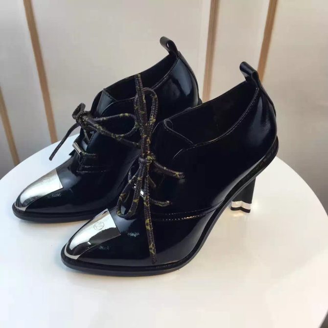 Louis Vuitton Black Patent Lambskin Lace-up Pump