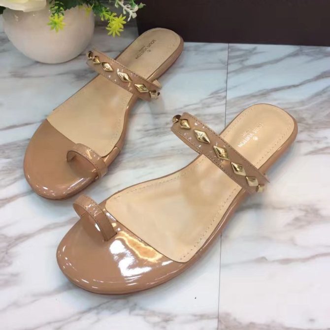 Louis Vuitton Unchain Thong Sandal Nude