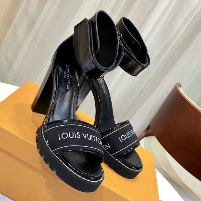 Lousi Vuitton Star Trail Sandal in Patent & Elastic 1A3Y22 Black